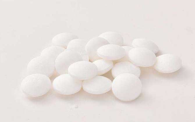 衛生球怎樣治蜂螨最有效? 衛生球