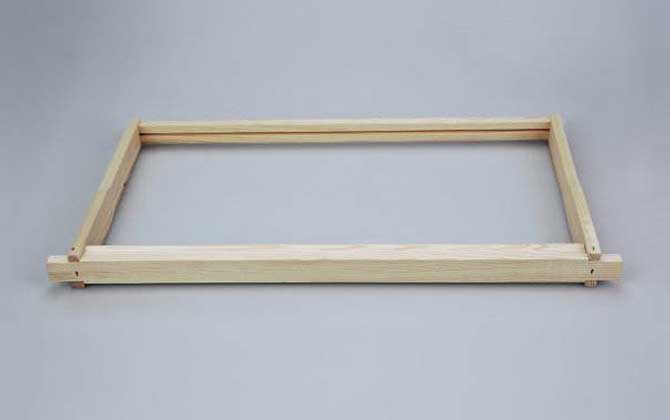 養(yǎng)蜂不僅要技術(shù),還要養(yǎng)蜂工具,這些工具可使蜜蜂養(yǎng)殖事半功倍! 巢框