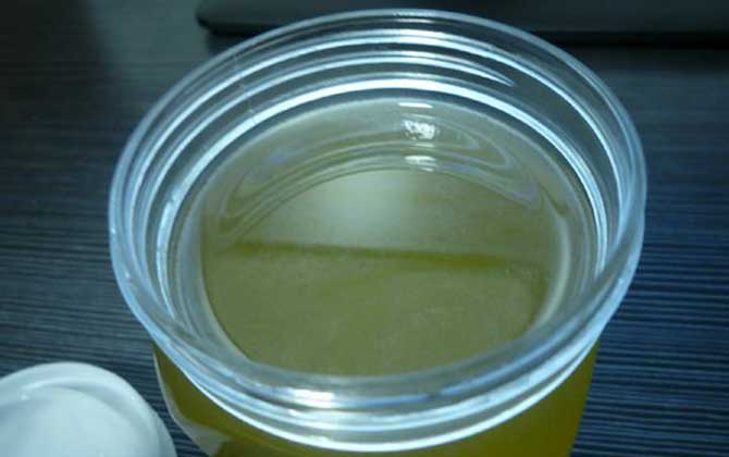 喝蜂蜜水有很多好處,同樣也可能有壞處,關(guān)鍵在于喝法正不正確! 蜂蜜水