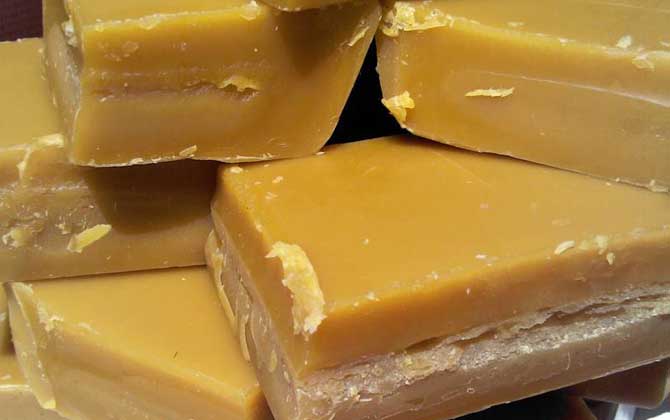 天然蜂蠟能吃嗎?雖然沒什么味道,但對健康也是大有好處的! 蜂蠟