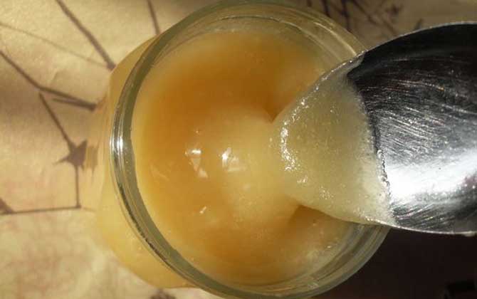 喝蜂蜜水止咳嗎?純蜂蜜水雖然能止咳,但搭配食用止咳效果更佳! 蜂蜜