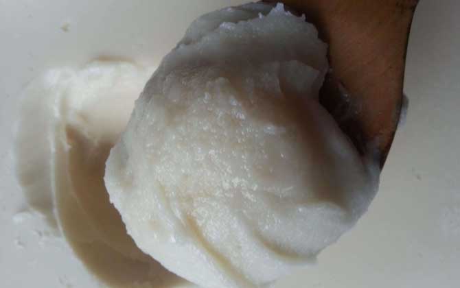 黑蜂蜂蜜的作用與功效有哪些?不但能潤腸通便,還能美容養(yǎng)顏! 黑蜂蜂蜜