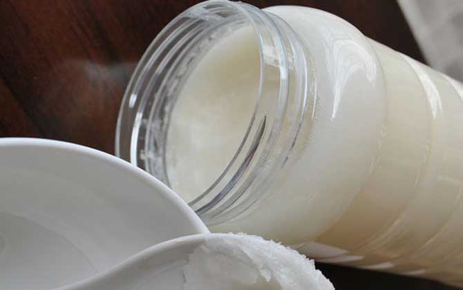 黑蜂蜂蜜的作用與功效有哪些?不但能潤腸通便,還能美容養(yǎng)顏! 黑蜂蜂蜜