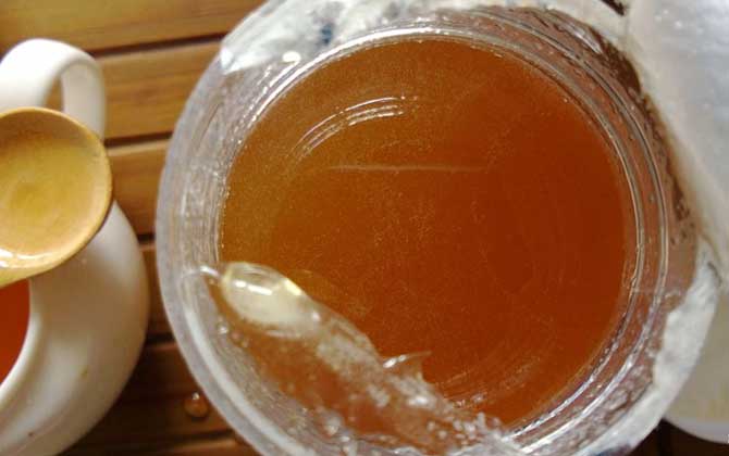 枸杞蜂蜜的作用與功效有哪些?不但能增強(qiáng)體質(zhì),還能補(bǔ)腎壯陽(yáng)! 枸杞蜂蜜