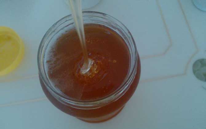 枸杞蜂蜜的作用與功效有哪些?不但能增強(qiáng)體質(zhì),還能補(bǔ)腎壯陽(yáng)! 枸杞蜂蜜