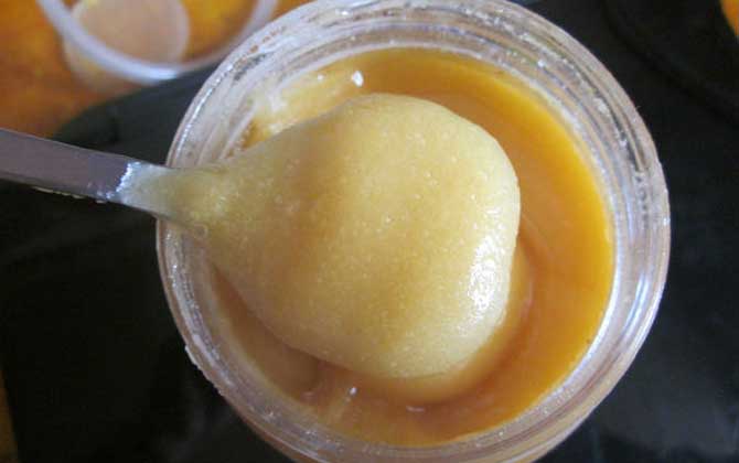 牛奶可以加蜂蜜嗎?完全沒有任何問題,二者搭配后營養更能互補! 蜂蜜