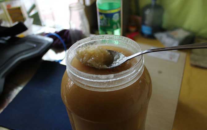 牛奶加蜂蜜的禁忌有哪些?不建議空腹飲用,更不能長(zhǎng)期過(guò)量飲用! 蜂蜜