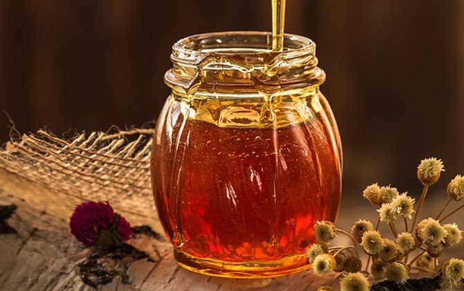 檸檬蜂蜜水什么時候喝最好?切勿空腹喝,否則極易導(dǎo)致胃酸過多! 蜂蜜