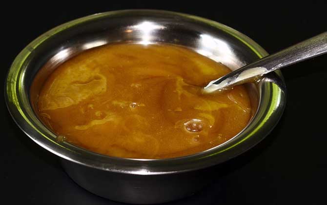 如何鑒別蜂蜜的真假?可從這5個(gè)方面來鑒別,讓假蜂蜜無處遁形! 蜂蜜