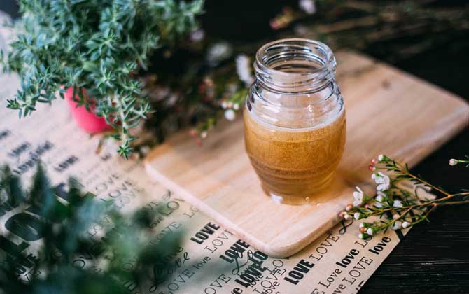 什么牌子的蜂蜜好?蜂蜜質(zhì)量與品牌無關(guān),但大品牌相對更有保障! 蜂蜜