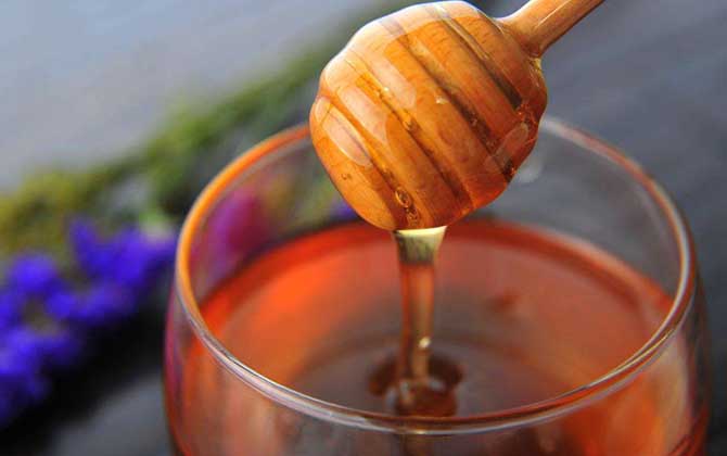 新疆蜂蜜有什么功效與作用?經(jīng)常喝新疆蜂蜜,這6個好處跑不了! 新疆蜂蜜