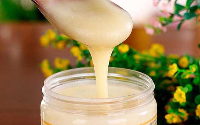 新疆蜂蜜有什么功效與作用?經(jīng)常喝新疆蜂蜜,這6個好處跑不了! 新疆蜂蜜
