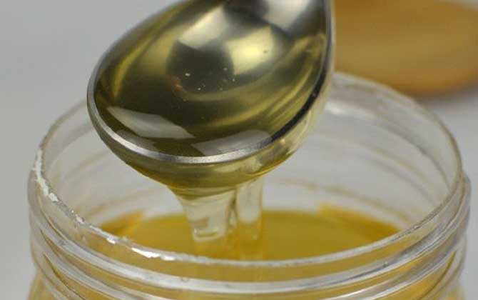 洋槐蜂蜜有什么功效與作用?經常喝洋槐蜂蜜,這7個好處跑不了! 洋槐蜂蜜