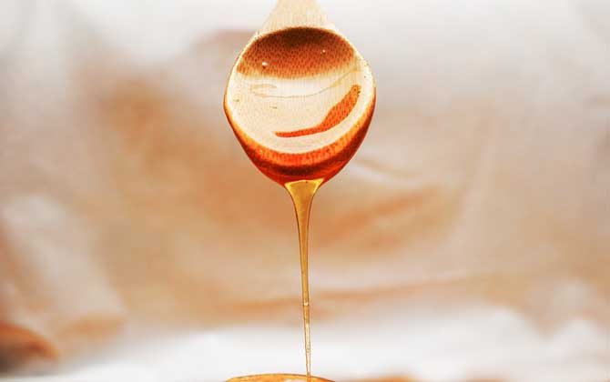 真蜂蜜和假蜂蜜怎么鑒別?色、香、味均有不同,結晶狀態也不同! 蜂蜜