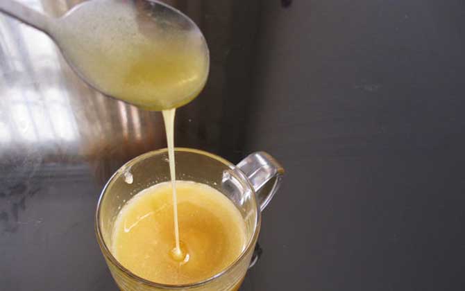 早晨空腹喝蜂蜜水好嗎?不建議空腹喝蜂蜜水,易誘發胃腸疾病! 蜂蜜