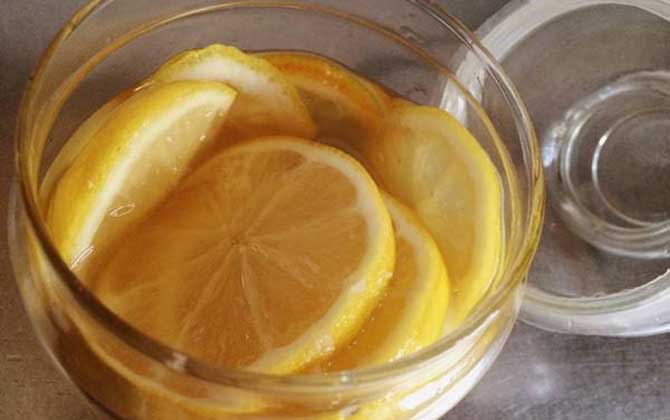 自制蜂蜜檸檬茶的禁忌,不能長(zhǎng)期空腹喝,更不能長(zhǎng)期過(guò)量飲用! 蜂蜜檸檬茶