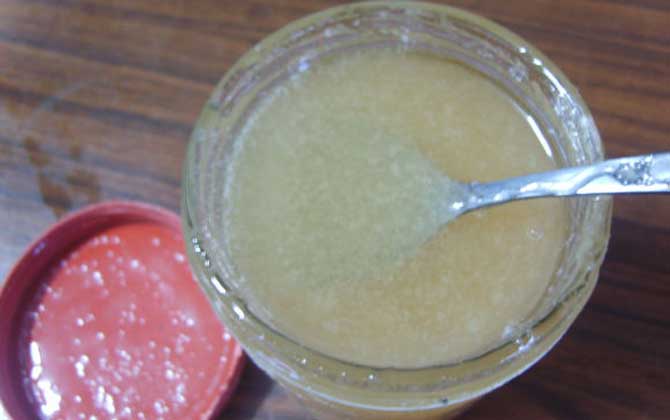 如何判斷蜂蜜是否壞了?實際上非常簡單,變質蜂蜜有這4個特征! 蜂蜜