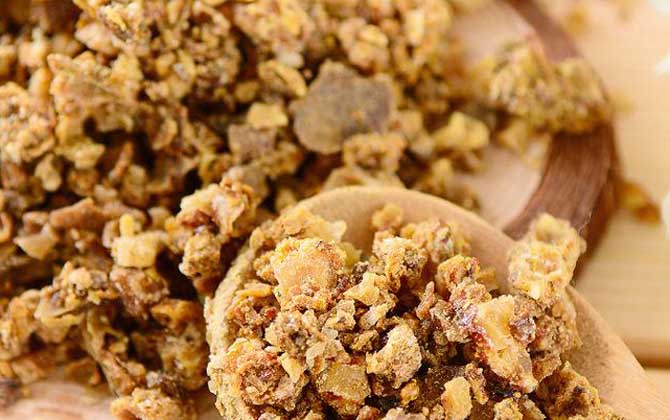 沒加工的蜂膠怎么吃?不建議食用,吃沒加工的蜂膠容易中毒! 蜂膠