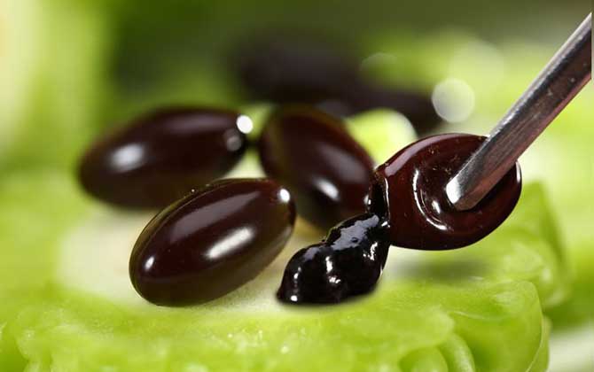 女人吃蜂膠膠囊的禁忌,過敏體質(zhì)不能吃,孕婦和產(chǎn)婦也不能吃! 蜂膠膠囊