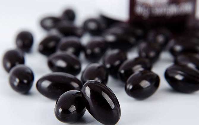 女人吃蜂膠膠囊的禁忌,過敏體質(zhì)不能吃,孕婦和產(chǎn)婦也不能吃! 蜂膠膠囊