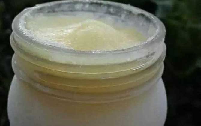 蜂王漿的副作用與禁忌,絕對(duì)不能過量食用,這4類人也要少吃! 蜂王漿