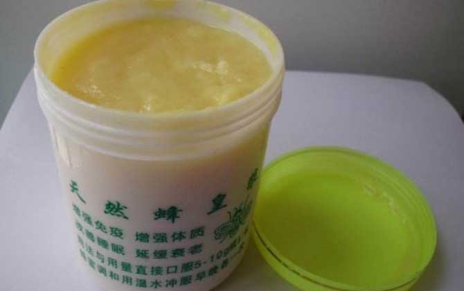蜂王漿的副作用與禁忌,絕對(duì)不能過量食用,這4類人也要少吃! 蜂王漿