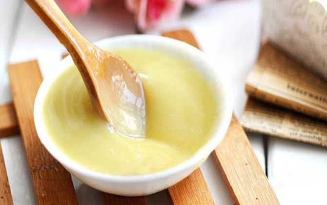 蜂王漿的作用與功效及食用方法 蜂王漿