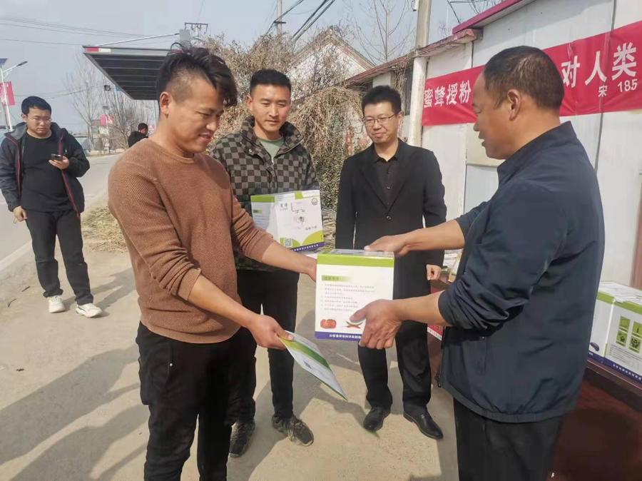 助力鄉(xiāng)村振興，山東省蜂業(yè)協(xié)會在曹縣舉辦熊蜂授粉推廣現(xiàn)場會