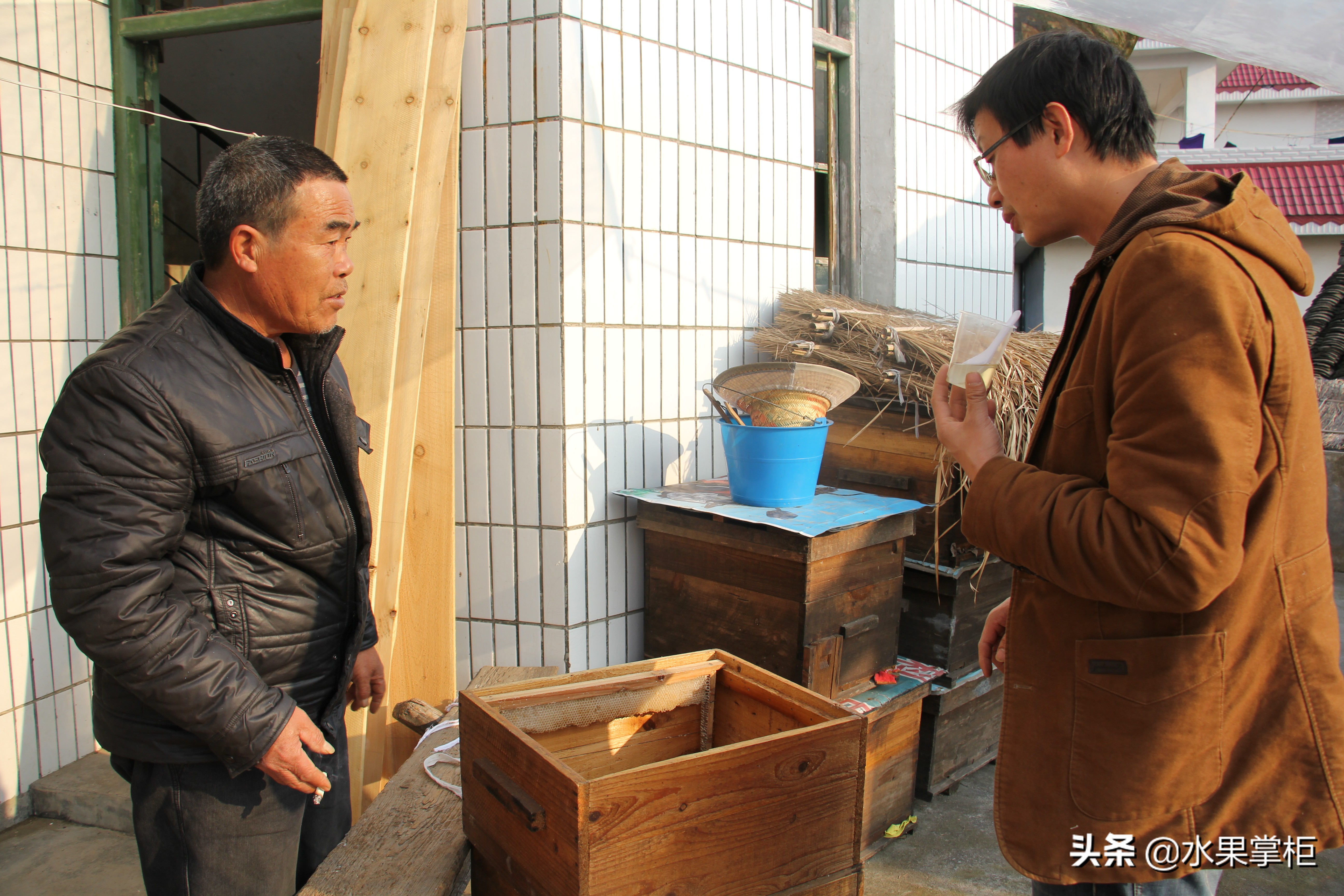 漲知識：農(nóng)家養(yǎng)土蜂蜜的工具，你認識幾個？留言回復(fù)，連載哦