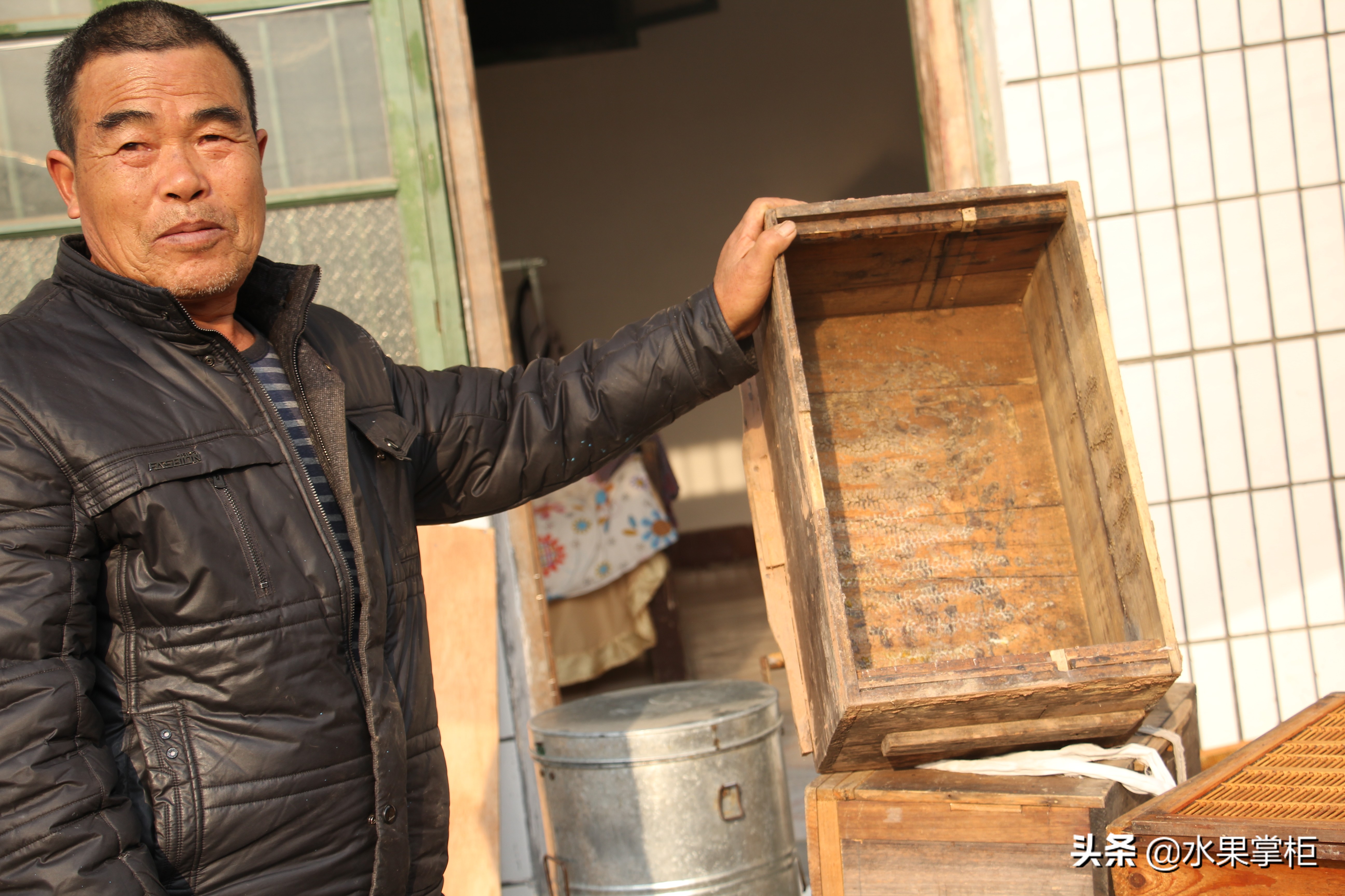 漲知識：農(nóng)家養(yǎng)土蜂蜜的工具，你認識幾個？留言回復(fù)，連載哦