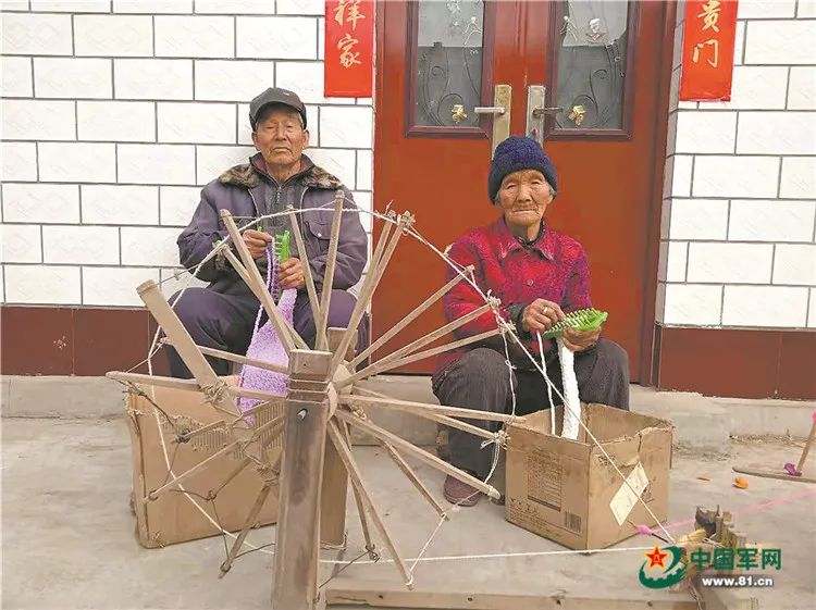 八旬老人寄出數(shù)萬條圍巾，收貨地幾乎覆蓋所有邊關(guān)……