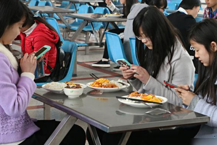 大學生活費一個月一千夠用嗎(大學一個月以前生活費合適嗎) 大學生每月1000元生活費夠嗎?40萬人票選出結果出爐,有點意外