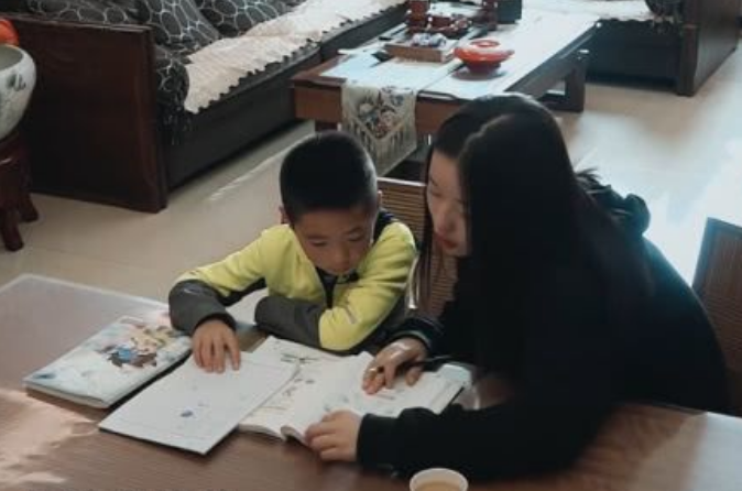 大學生活費一個月一千夠用嗎(大學一個月以前生活費合適嗎) 大學生每月1000元生活費夠嗎?40萬人票選出結果出爐,有點意外