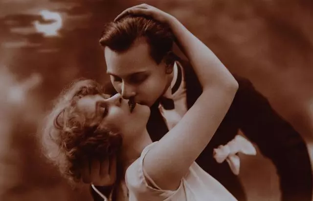 喜歡一個(gè)人會(huì)持續(xù)多久 男人愛一個(gè)女人,能堅(jiān)持多久?