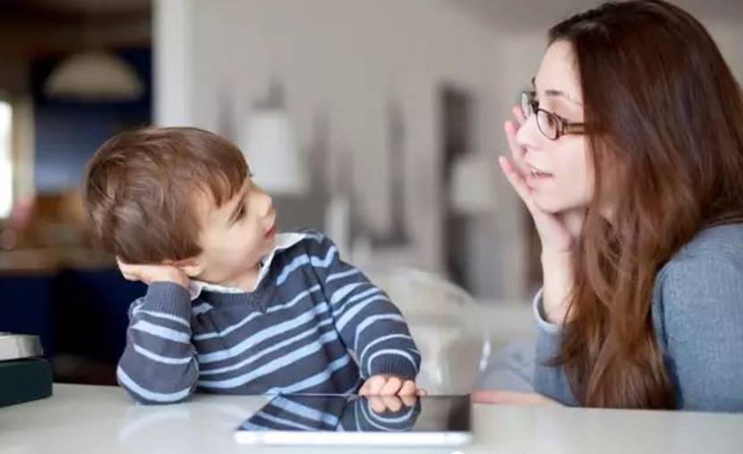 孩子總問月亮上是不是真有嫦娥和玉兔 “媽媽,月亮上有沒嫦娥?”中秋節(jié)寶寶靈魂發(fā)問,媽媽的回答很贊