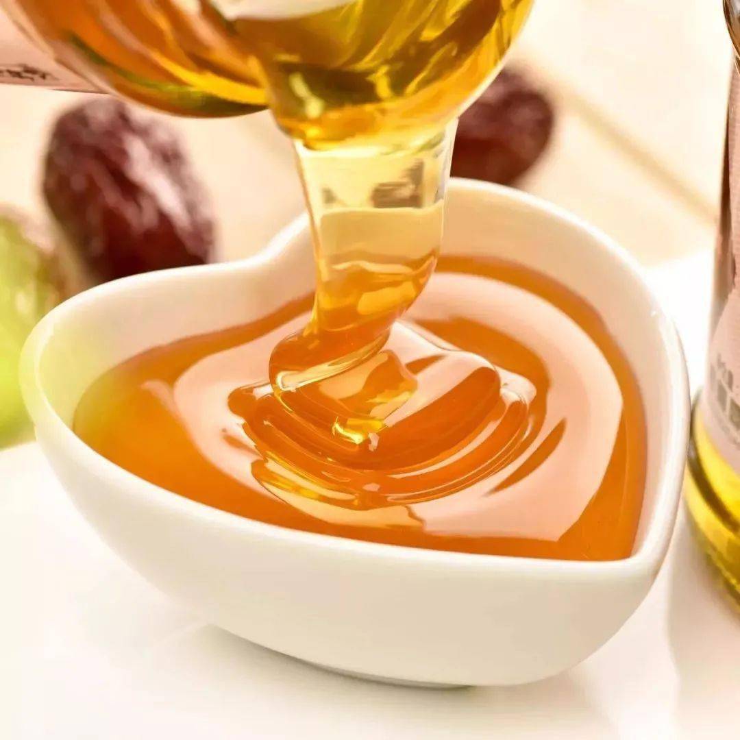 白色蜂蜜和黃色蜂蜜哪個好(蜂蜜的顏色是白的好還是黃的好) 白色蜂蜜和黃色蜂蜜哪個好(蜂蜜的顏色是白的好還是黃的好)