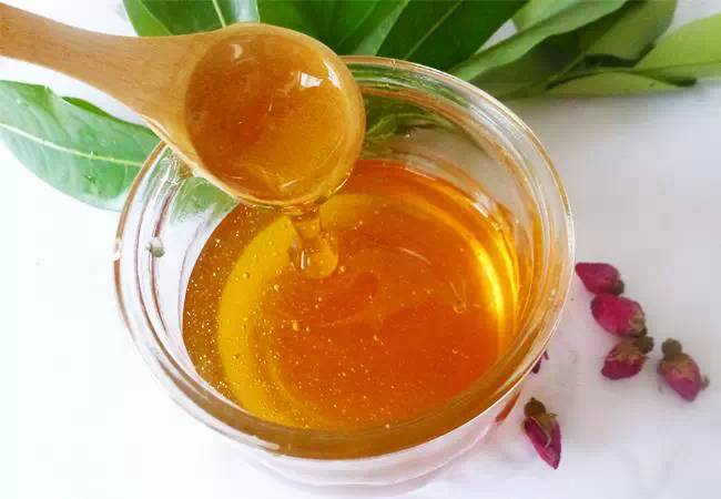 蜜蜂逃跑是蜂王帶頭的嗎(蜂王會帶領蜂群逃跑嗎) 蜜蜂逃跑是蜂王帶頭的嗎(蜂王會帶領蜂群逃跑嗎)