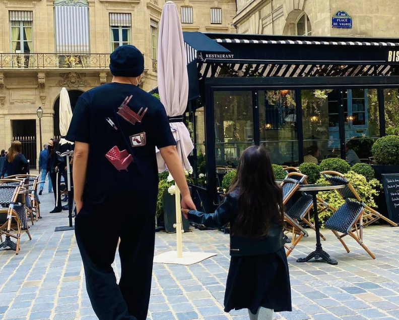 周杰倫攜昆凌巴黎觀戰梅西球賽,賽前播放《Mojoto》周董直呼驚喜 周杰倫攜昆凌巴黎觀戰梅西球賽,賽前播放《Mojoto》周董直呼驚喜