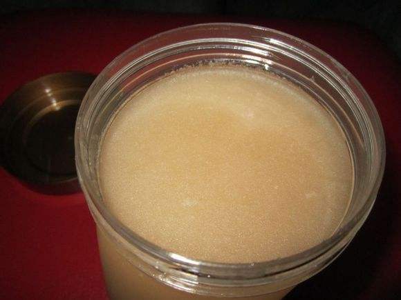 蜂蜜發酵有酒味還能吃嗎(蜂蜜起白色泡沫有酒精味) 蜂蜜發酵有酒味還能吃嗎(蜂蜜起白色泡沫有酒精味)