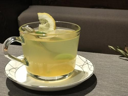 蜂蜜和檸檬能一起吃嗎(蜂蜜和檸檬一起泡水喝的功效) 蜂蜜和檸檬能一起吃嗎(蜂蜜和檸檬一起泡水喝的功效)