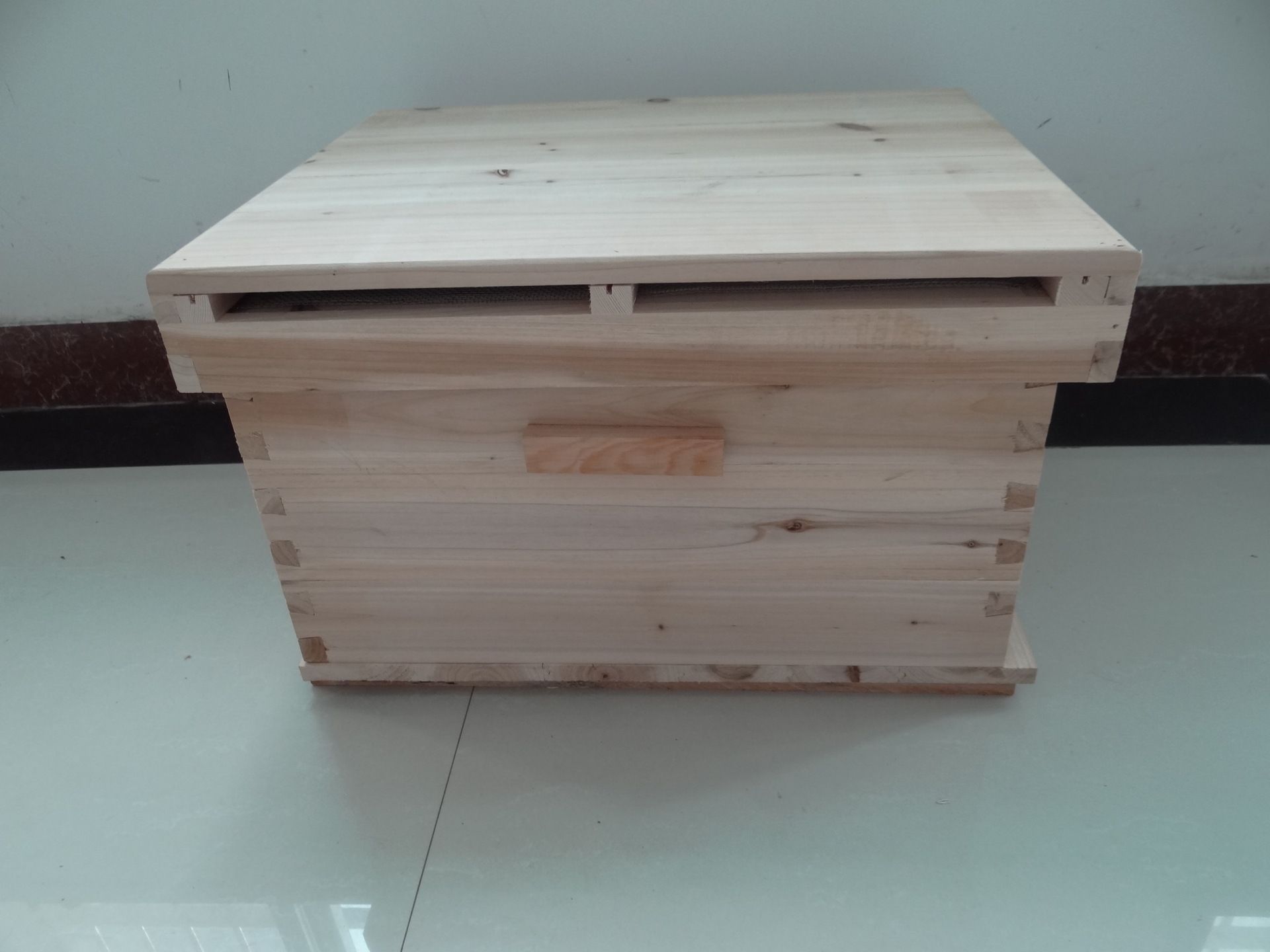 新手養(yǎng)蜂怎樣把蜂引進蜂箱(怎樣把蜜蜂引到蜂箱里) 新手養(yǎng)蜂怎樣把蜂引進蜂箱(怎樣把蜜蜂引到蜂箱里)