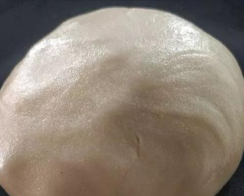 煉糖喂蜂對(duì)蜜蜂有影響嗎（蜜蜂可以喂煉糖嗎）