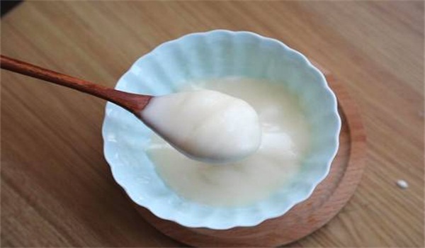 白色蜂蜜像豬油好不好(蜂蜜顏色像豬油一樣是真的嗎) 白色蜂蜜像豬油好不好(蜂蜜顏色像豬油一樣是真的嗎)