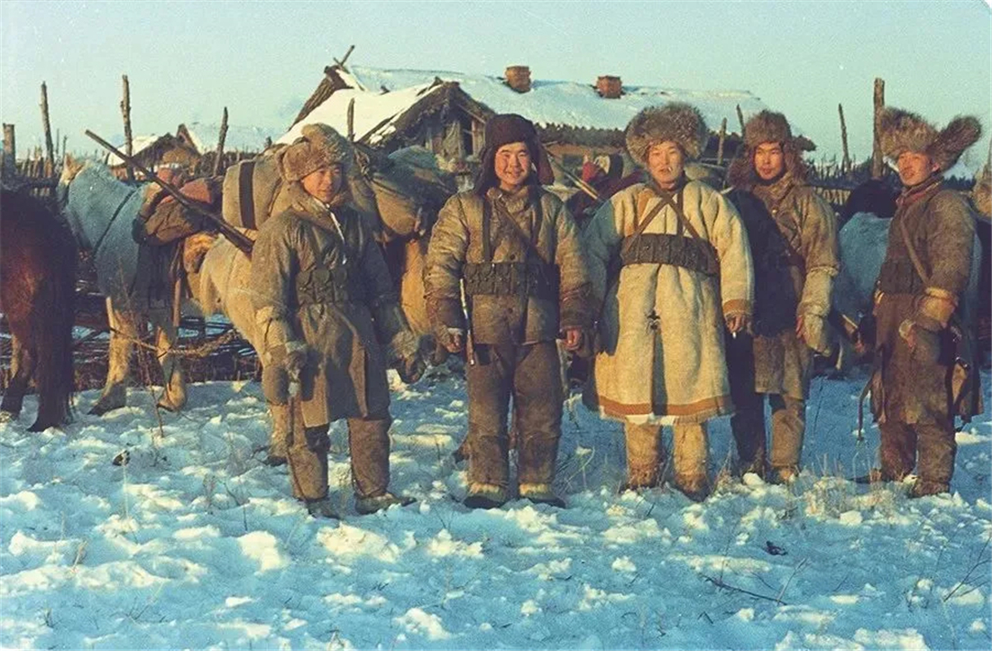 長白山多次出現“狽”，最早記載于西漢，奔跑時前腿搭在狼身上