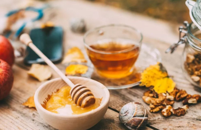 蜜蜂不讓蜂王上脾是怎么回事(蜂王不上脾是怎么回事) 蜜蜂不讓蜂王上脾是怎么回事(蜂王不上脾是怎么回事)