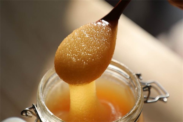 蜂蜜發(fā)酵了怎么處理？吃了變質(zhì)的蜂蜜會(huì)怎樣？