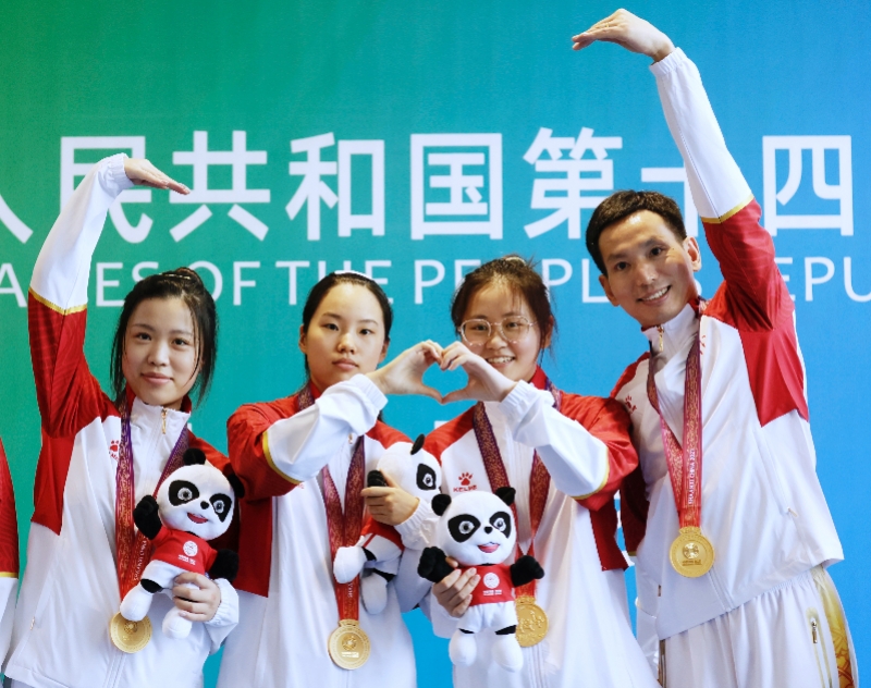 56天拿4金！楊倩助浙江奪全運團體金牌，賽后各種花式比心