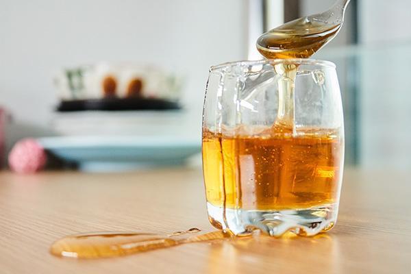 冬天蜜蜂喂什么東西最好(冬天給蜜蜂吃什么食物) 冬天蜜蜂喂什么東西最好(冬天給蜜蜂吃什么食物)