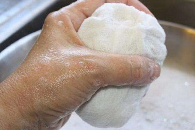 馬蜂蟄了腫了涂什么藥處理？（什么藥消腫止癢效果好）