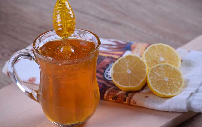 蜂蜜減肥法管用么？關鍵要看量，適量能減肥，過量則反而會增肥！